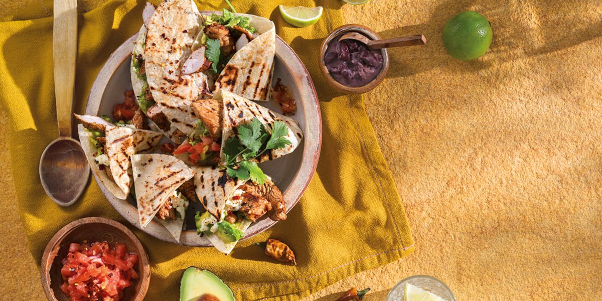 Gegrillte Puten-Tacos mit Tomatensalsa und Avocado