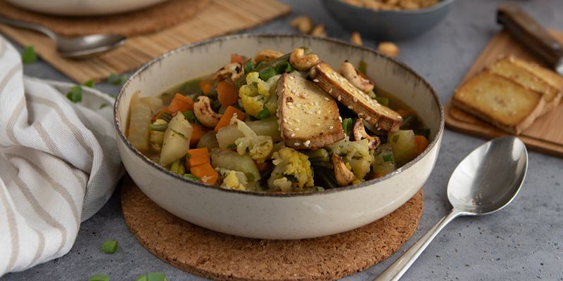 Gemüseeintopf mit Mandel-Sesam-Tofu