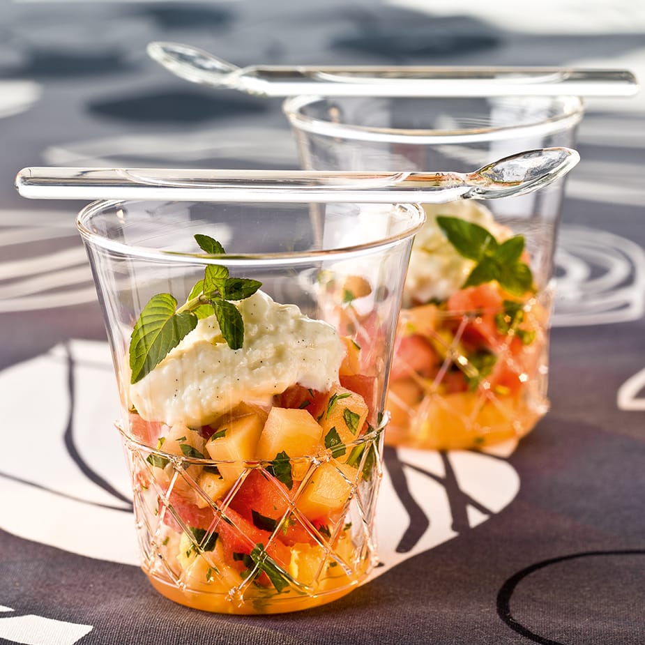 Melonensalat mit Ingwer und Minze, dazu geeister Vanille-Joghurt