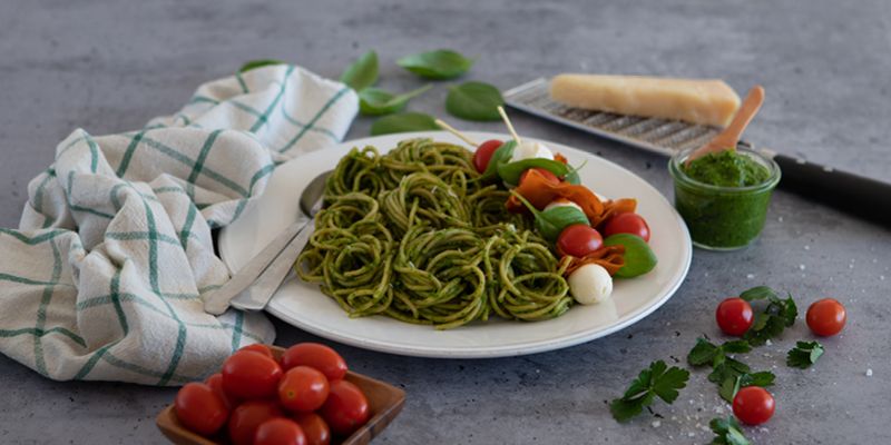 Spaghettini mit einem selbstgemachtem Pesto aus Basilikum und Senf.